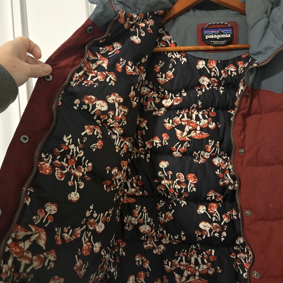 Patagonia Women's Red and Gray Puffer Vest - Picture 3 of 4